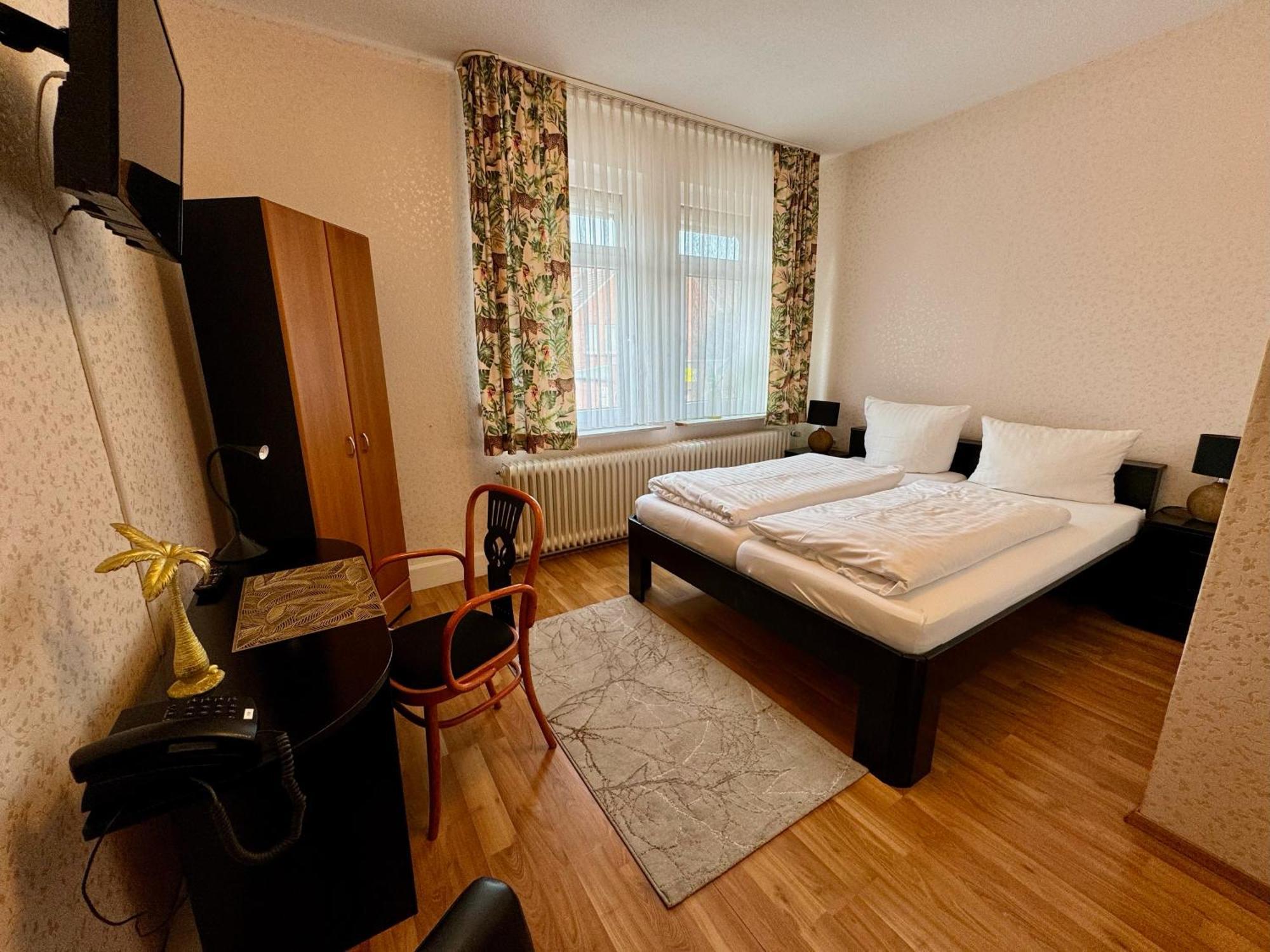 Hotel Sophien-Cafe Leer Dış mekan fotoğraf